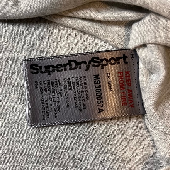 SUPERDRY Sport Mens Grey Short Sleeve Graphic Tee Reflective T-Shirt ActiveWear - Picture 4 of 5